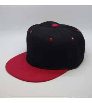 Casquette  Snapback Noire Visière Rouge